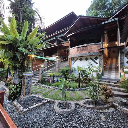 Sam'S Bungalows And Treks Bukit Lawang Kültér fotó