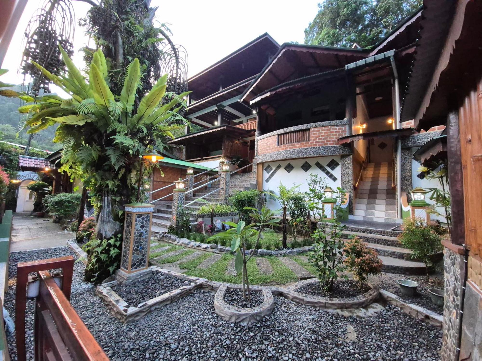Sam'S Bungalows And Treks Bukit Lawang Kültér fotó