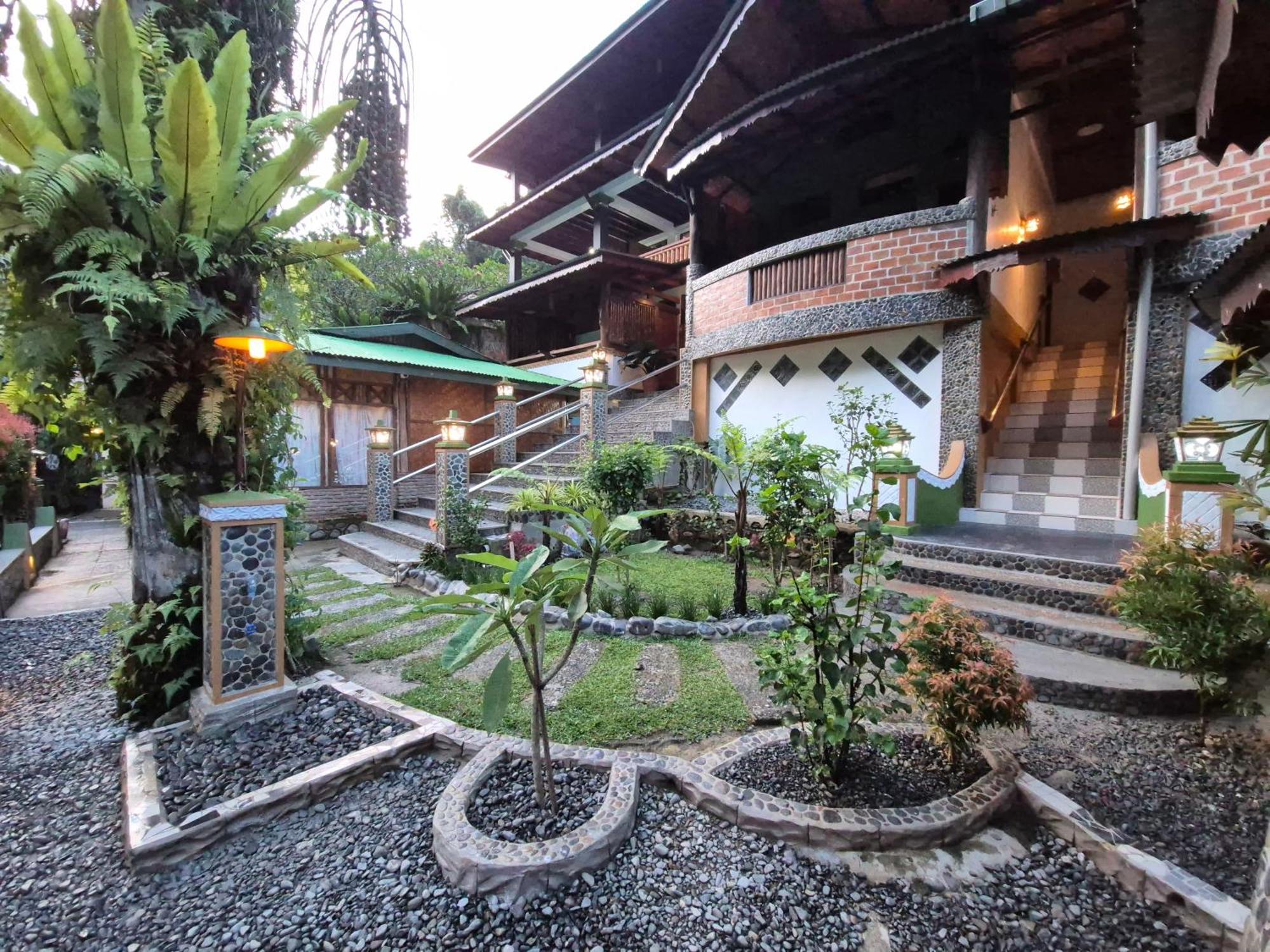 Sam'S Bungalows And Treks Bukit Lawang Kültér fotó